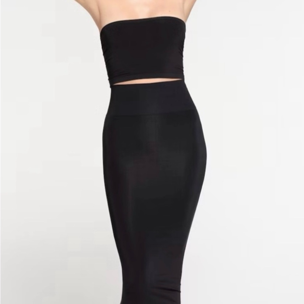 SKIMS NWT SOFT SMOOTHING SEAMLESS LONG TUBE SKIRT IN ONYX